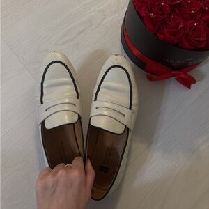 100% leather loafers flats. Size 39